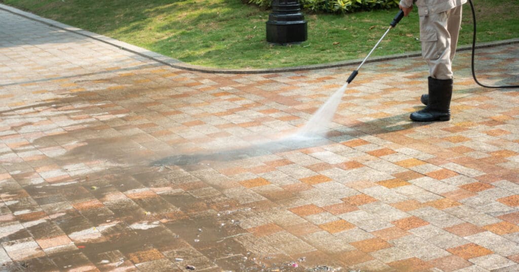 8 Top Benefits of Cleaning Your Driveway